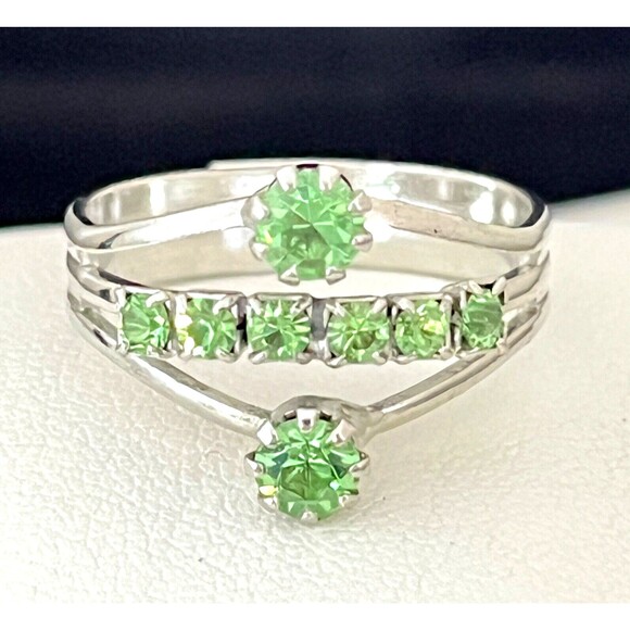Vintage Ring Silver Tone Prong Set Green Rhinestones Mid Century Modern 4I - Picture 1 of 3